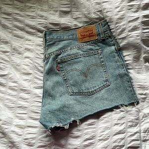 LEVI 501 jean shorts